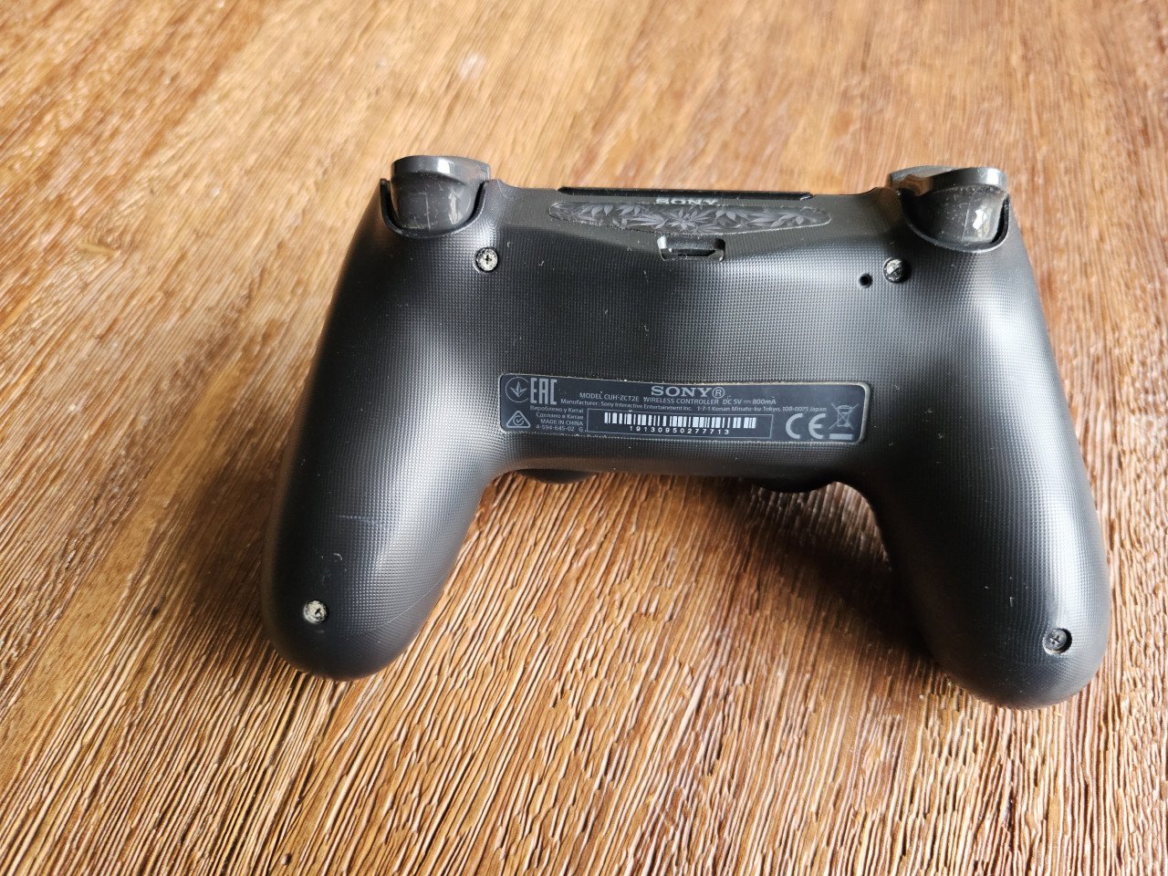 PS4 - 1TB - 1 Controller