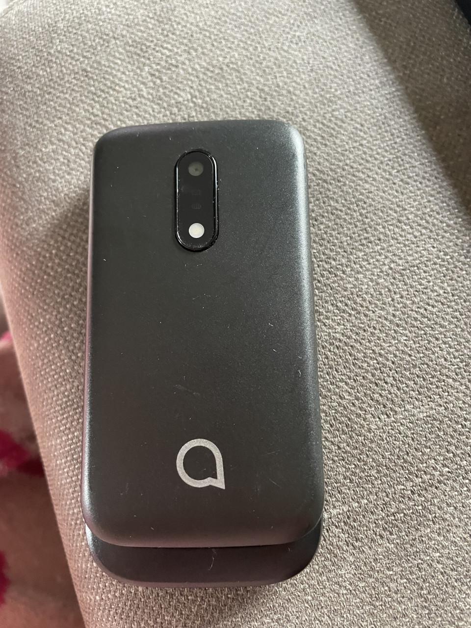 Alcatel gsm +oplader ideaal voor senioren