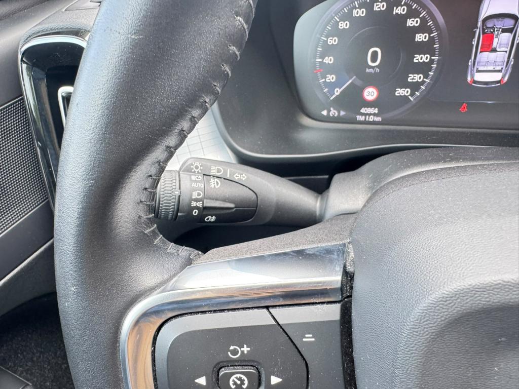 Volvo XC40 1.5 t5 twin engine momentum pro