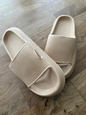 Slippers maat 38-39.