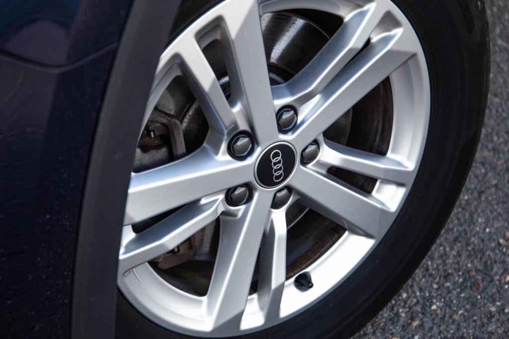 Audi Q3 45 tfsi e edition automaat / plug in hybrid / stoelverwarming / lee