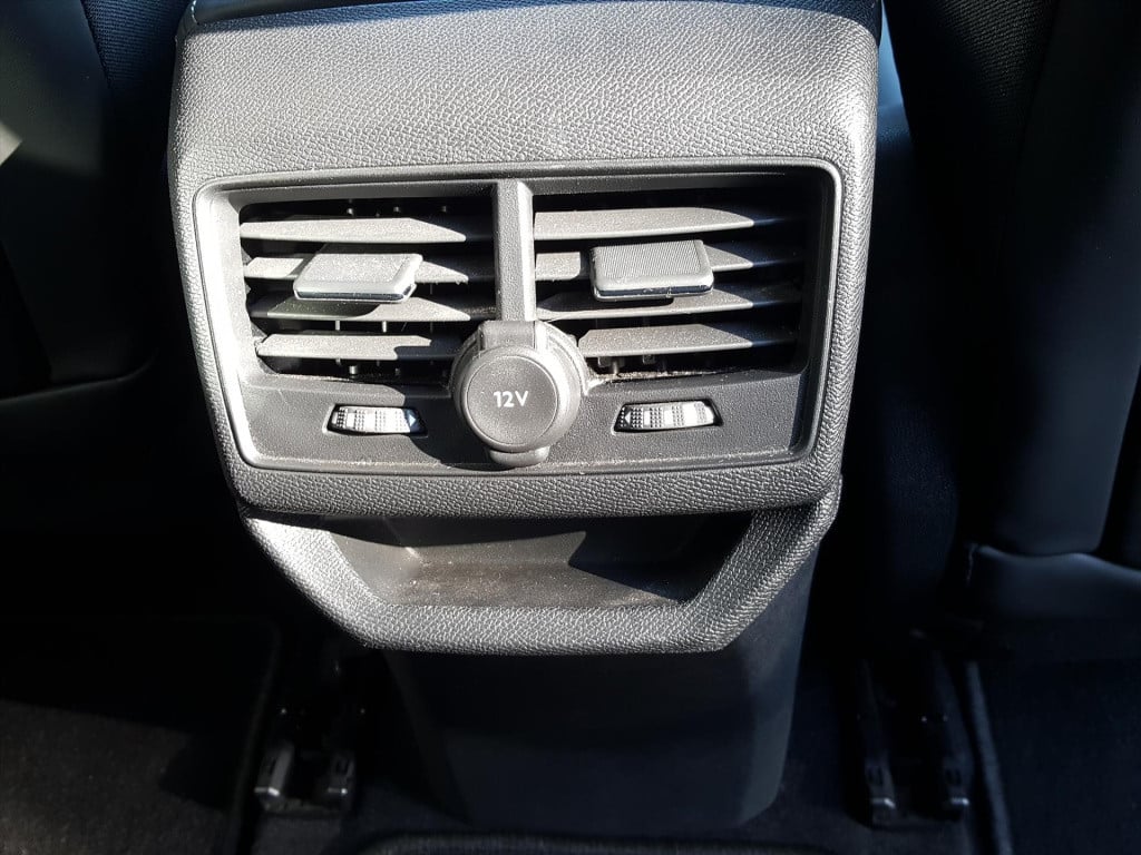 Peugeot 3008 1.2pt 130pk allure trekhaak | navi | apple carplay & android a
