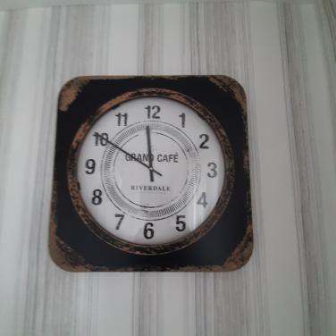 Riverdale klok 60X60