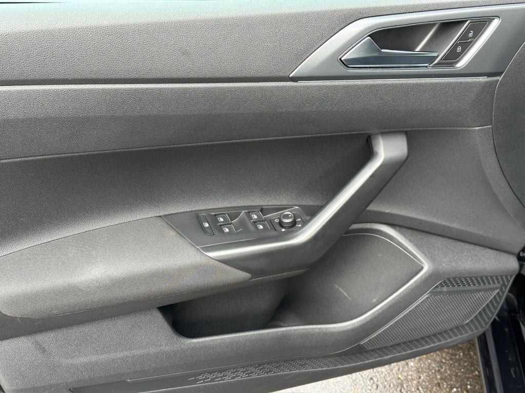 Volkswagen Taigo 1.5 tsi 150pk dsg r-line | trekhaak | iq light | camera | 