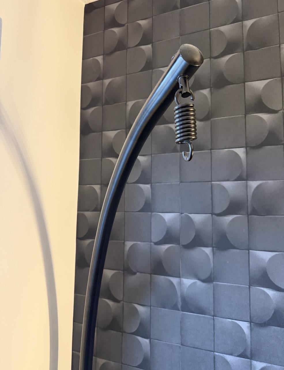 Manifesto Hangstoel zwart grijs met kussen