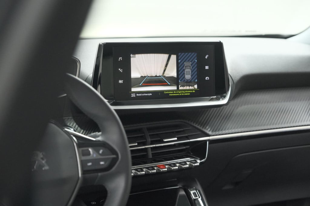 Peugeot 2008 puretech 102 allure pack | camera | apple carplay | parkeersen