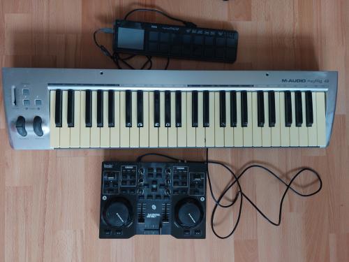 Hercules DJControl Instinct DJ-controller incl. keyboard en Nano pad2
