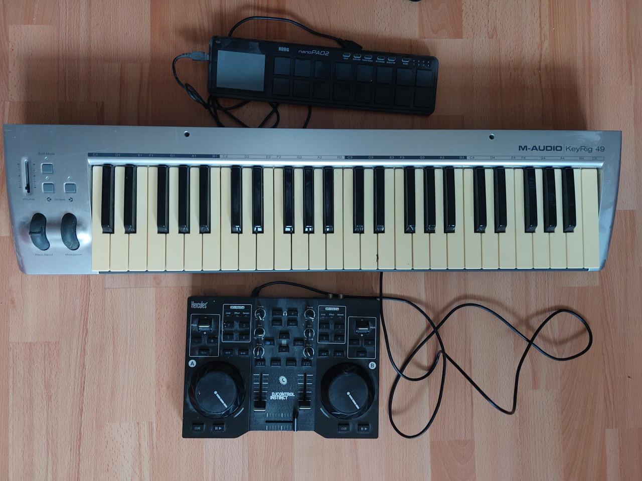 Hercules DJControl Instinct DJ-controller incl. keyboard en Nano pad2