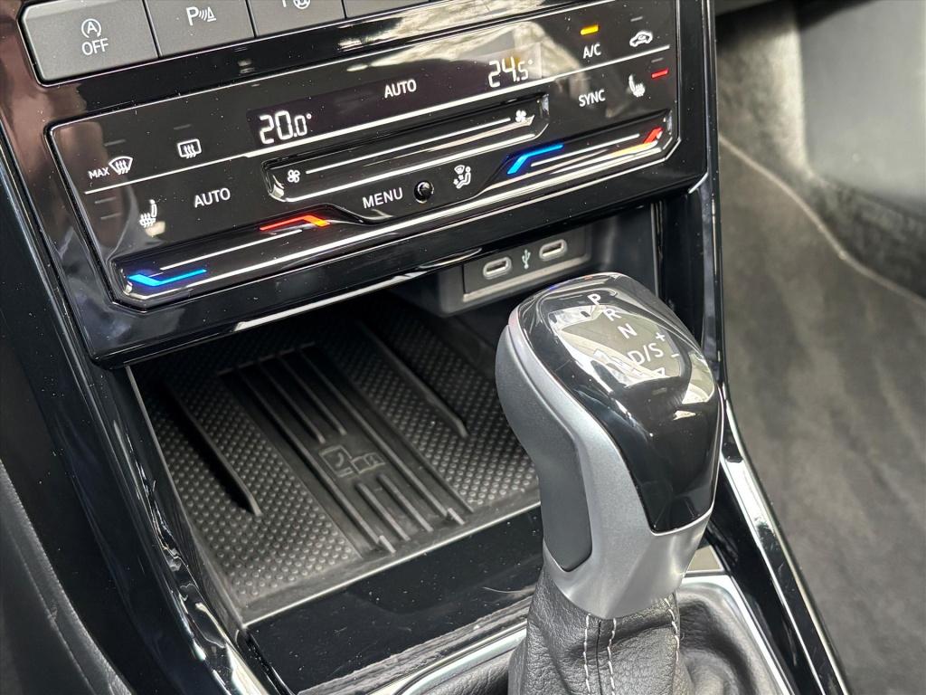 Volkswagen T-cross 1.5 tsi 150pk dsg-7 r-line|black style| dodehoek| navi|t