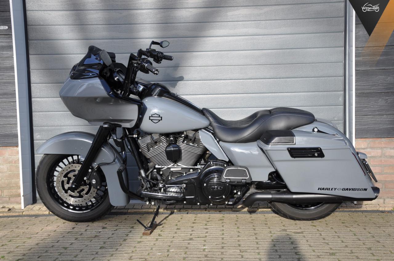 Harley-Davidson Road Glide ABS 103