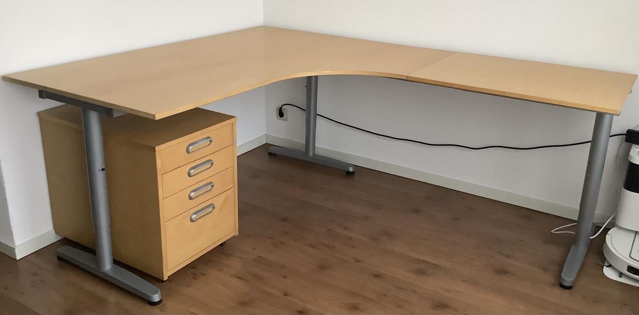 Gebruikt hoekbureau met ladekastje