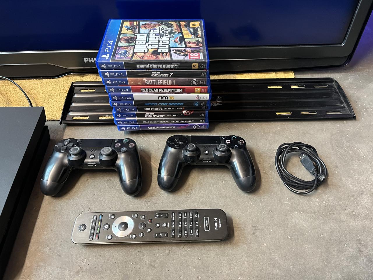 PS4 + 47inch Phillips Ambilight