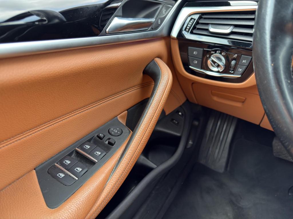 BMW 5 Serie 530 e iperformance | leder | sportstoelen | sfeer | camera | pa