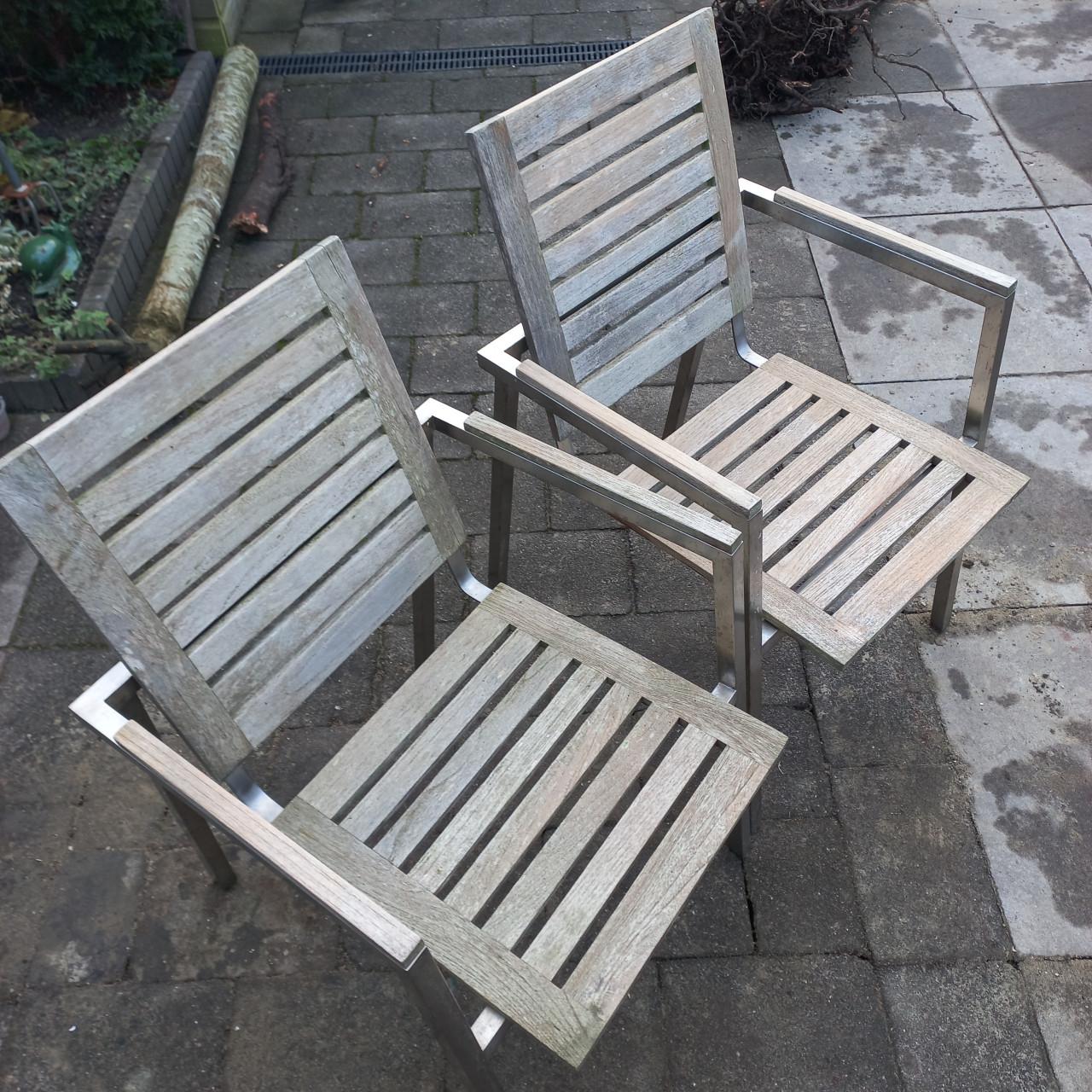 Tuintafel + 2 bijpassende stoelen