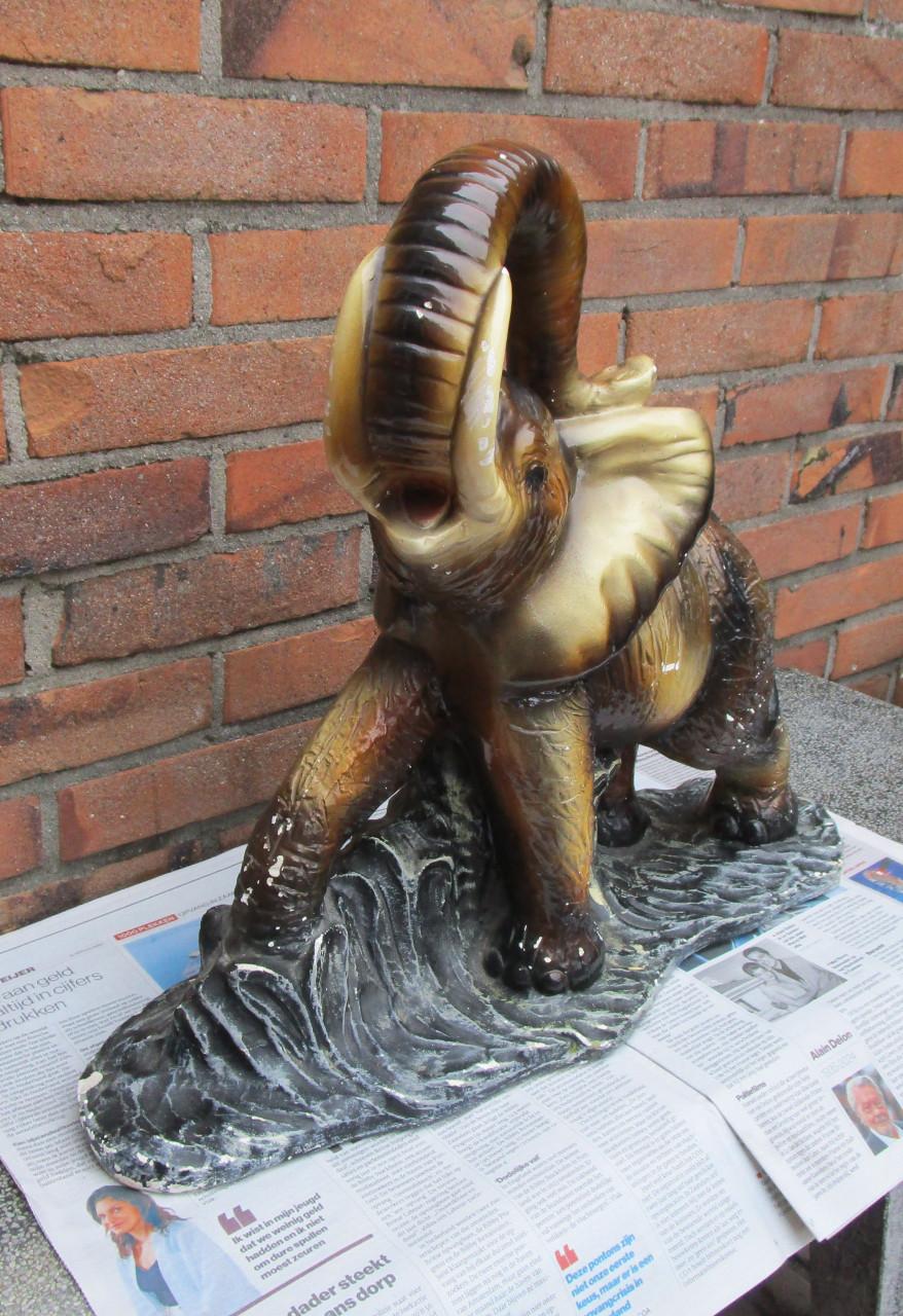 Vintage Olifant Beeld met Omhoog Geheven Slurf - Decoratief