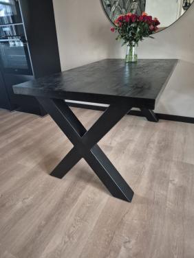 Zwarte mangohouten eettafel