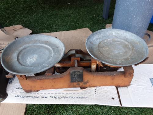 3 hele oude weegschalen