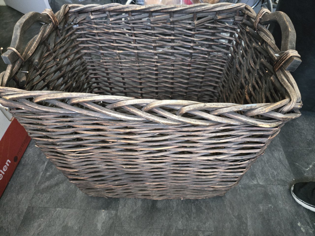 Rieten mand H53xL63xB47 cm  Handvatten zitten klein beetje los