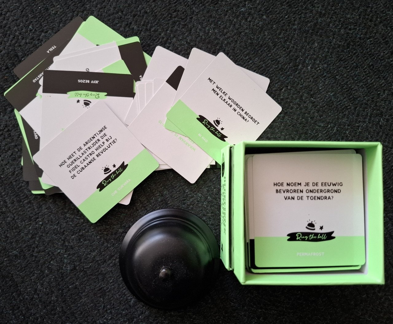 Twee spelletjes:  Het spel met de bel, Halli Galli, en Butler Bell