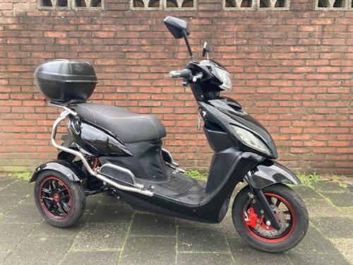 GEEN RIJBEWIJS ? NIET NODIG MET DEZE STOERE IVA T3 !