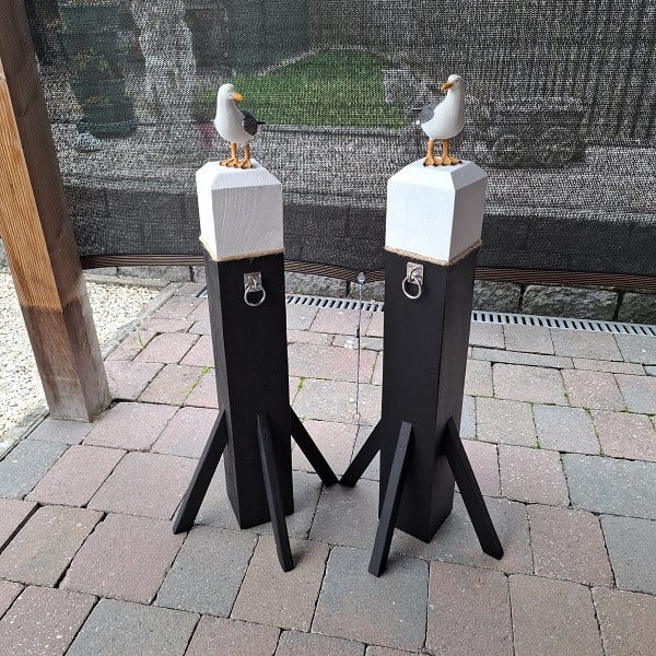 Meerpalen met Links & Rechts Kijkende Meeuwen