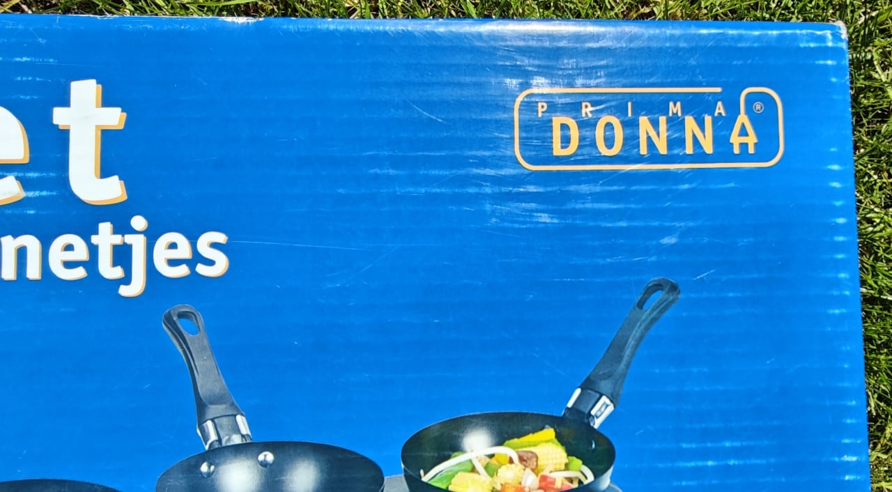 Te Koop Wokset met 6 wok pannetjes.