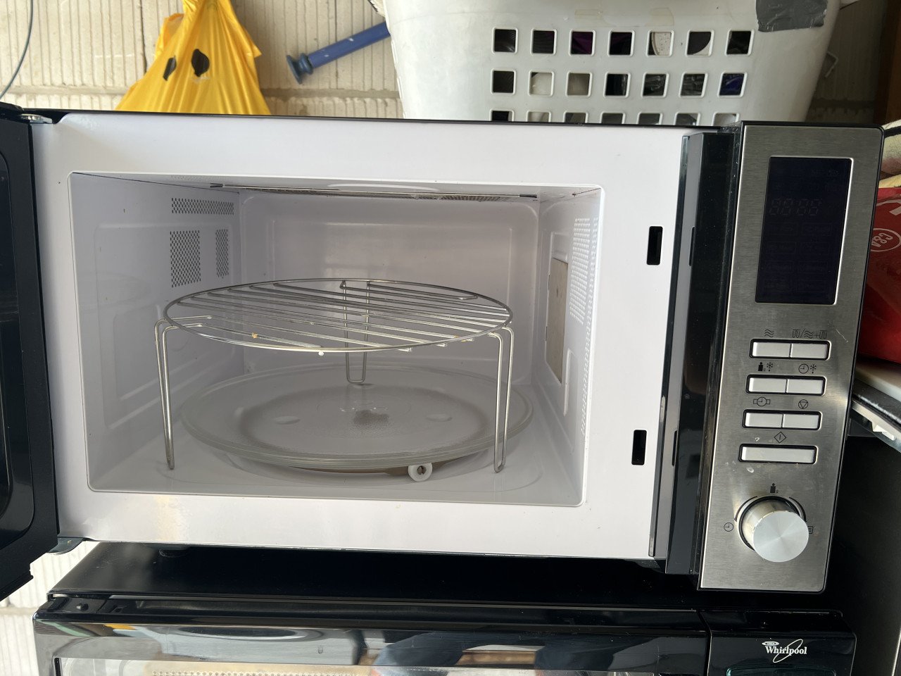 Combi Magnetron met Grill als nieuw inhoud 25 liter