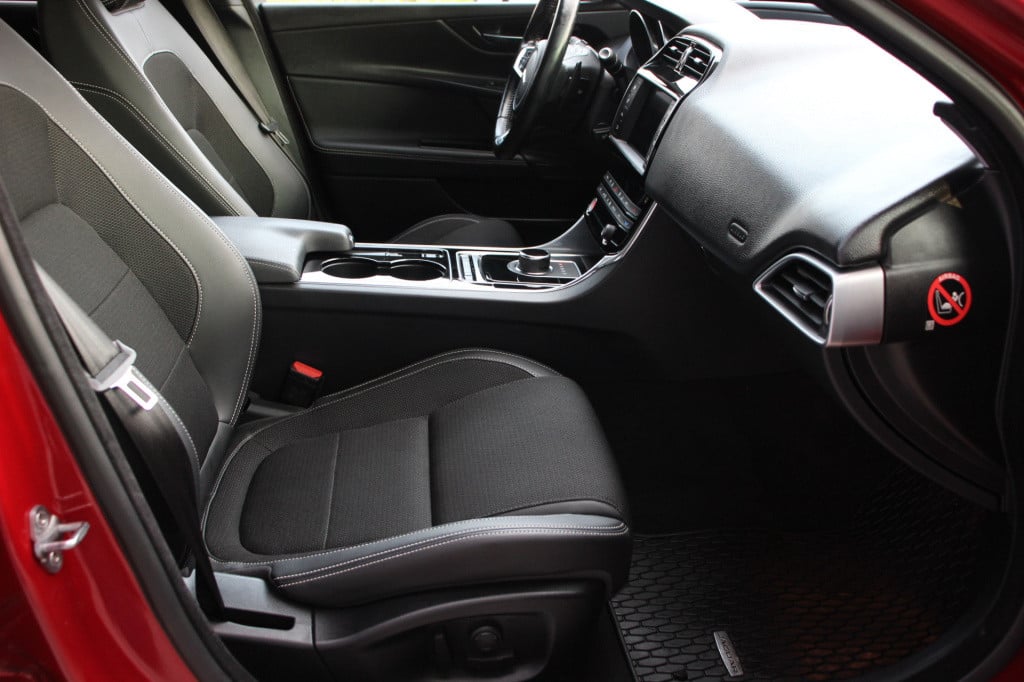 Jaguar Xe 2.0 r-sport | 200pk | el. stoelen | camera | afneembare trekhaak