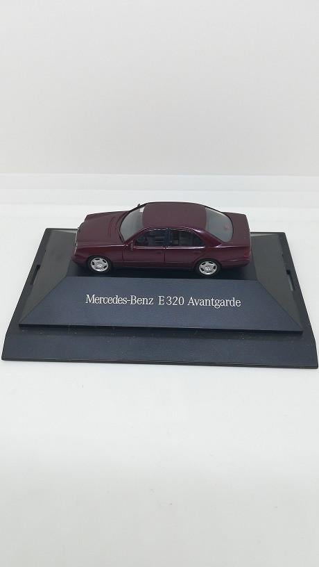 10 Mercedes Schaalmodellen 1:87 in Mercedes O.V.P.