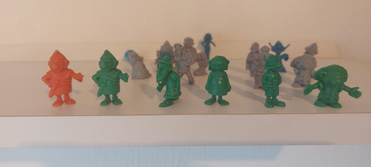Te koop 21 Asterix en Obelix plastic figuurtjes uit de jaren 70