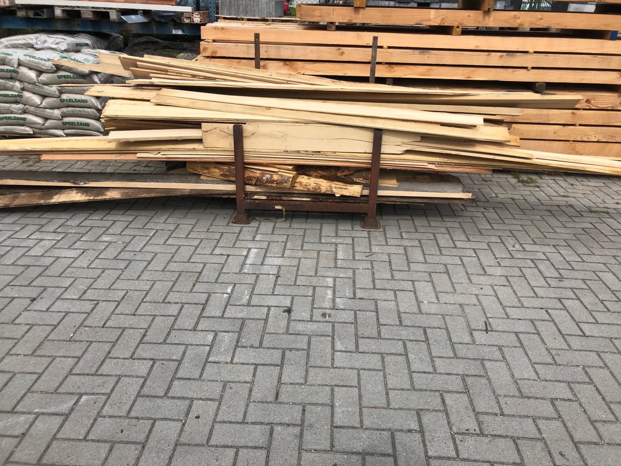 Bok kachelhout / planken v 15 euro gereserveerd