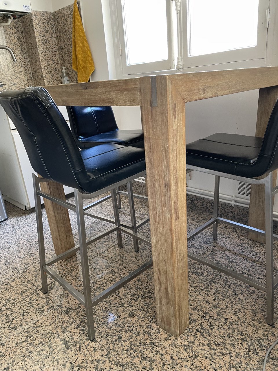 Tafel hoog en barkrukken