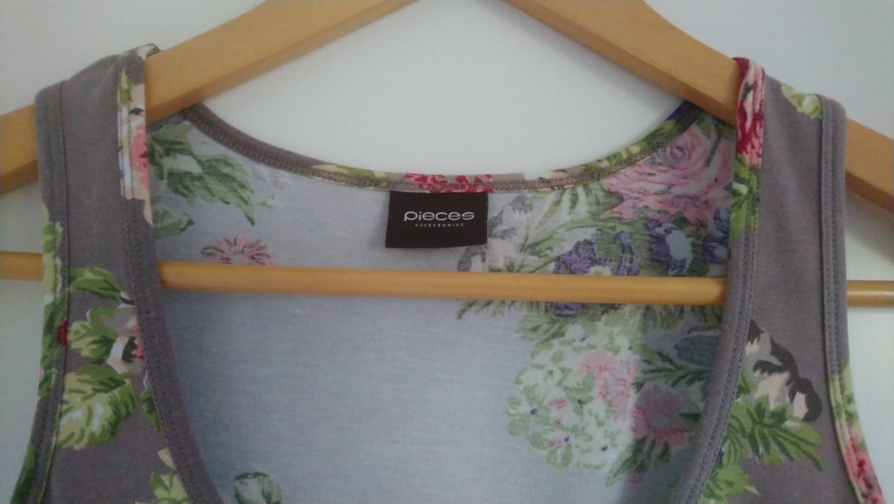 Pieces gebloemde tank top, mt M