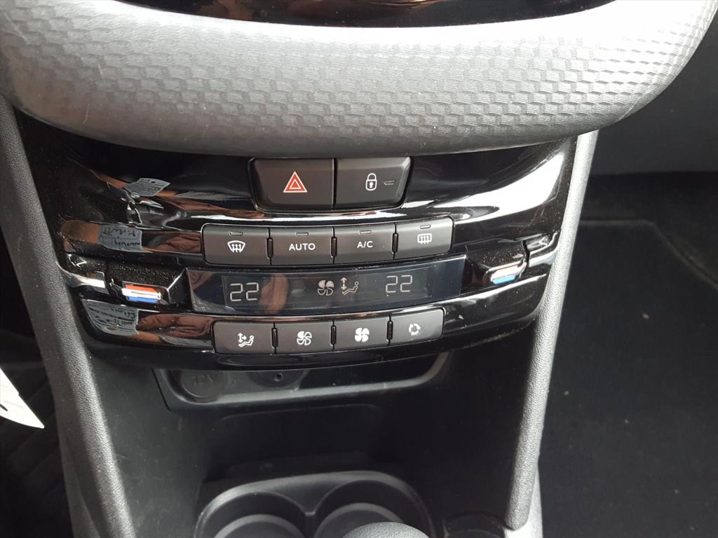 Peugeot 208 gt-line 1.2-110pk 5d vol-automaat(eat6) navigatie | trekhaak | 