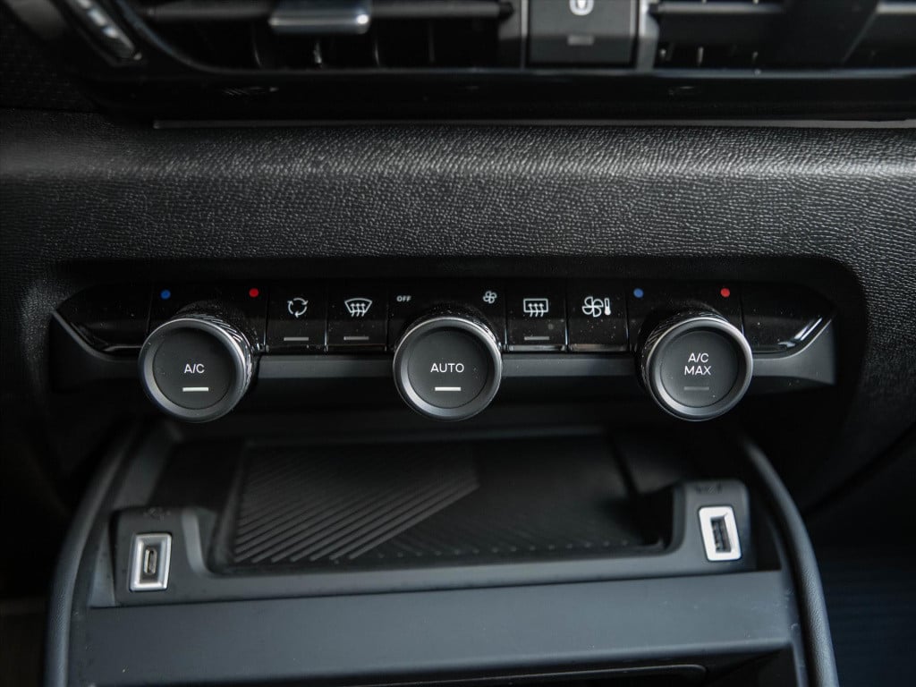 Citroen C4 1.2 puretech 130pk shine automaat | navigatie | hud | stoelverwa
