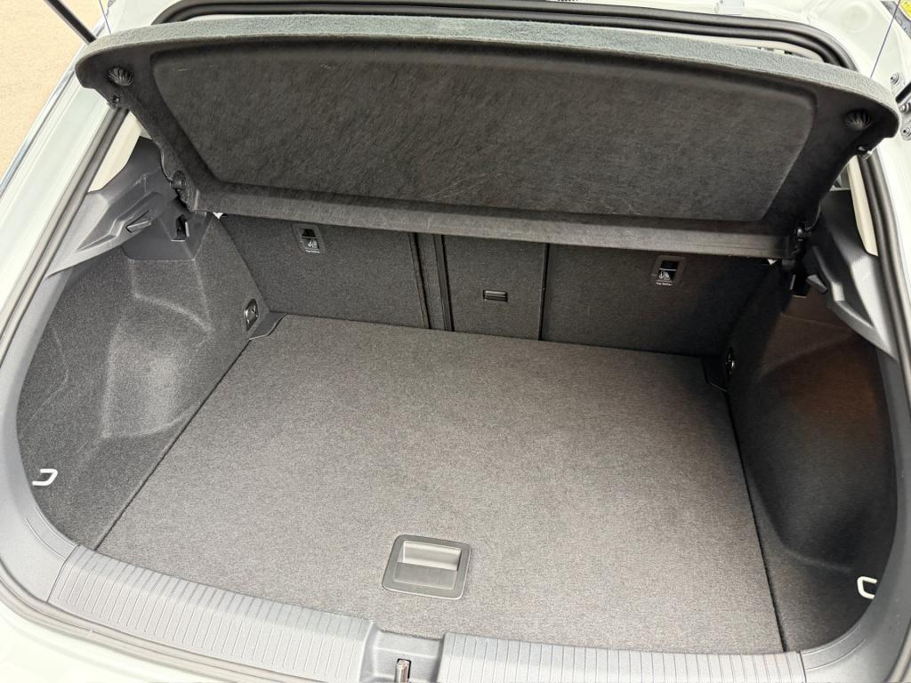 Volkswagen T-roc 1.5 tsi 150pk dsg style | trekhaak | navi | iq light | ada