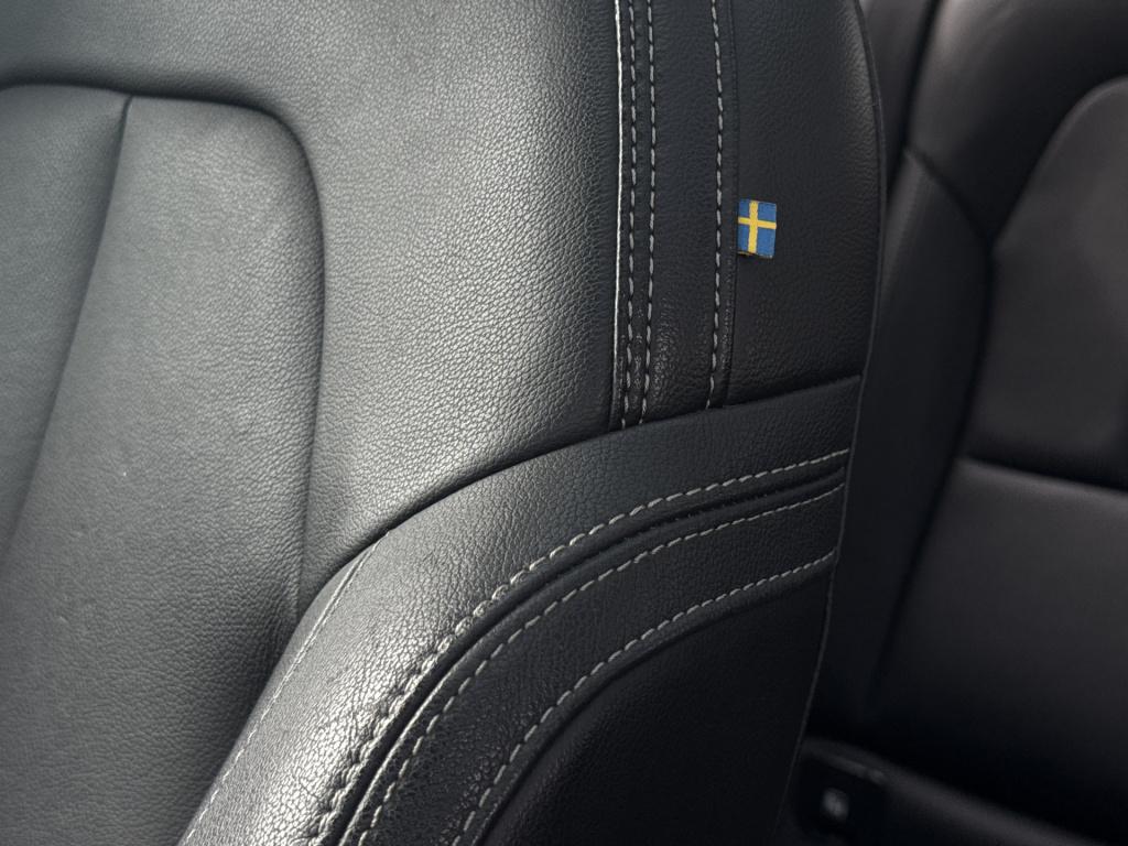 Volvo XC40 2.0 t5 awd intro edition | nl-auto | vol opties | pano | trekhaa