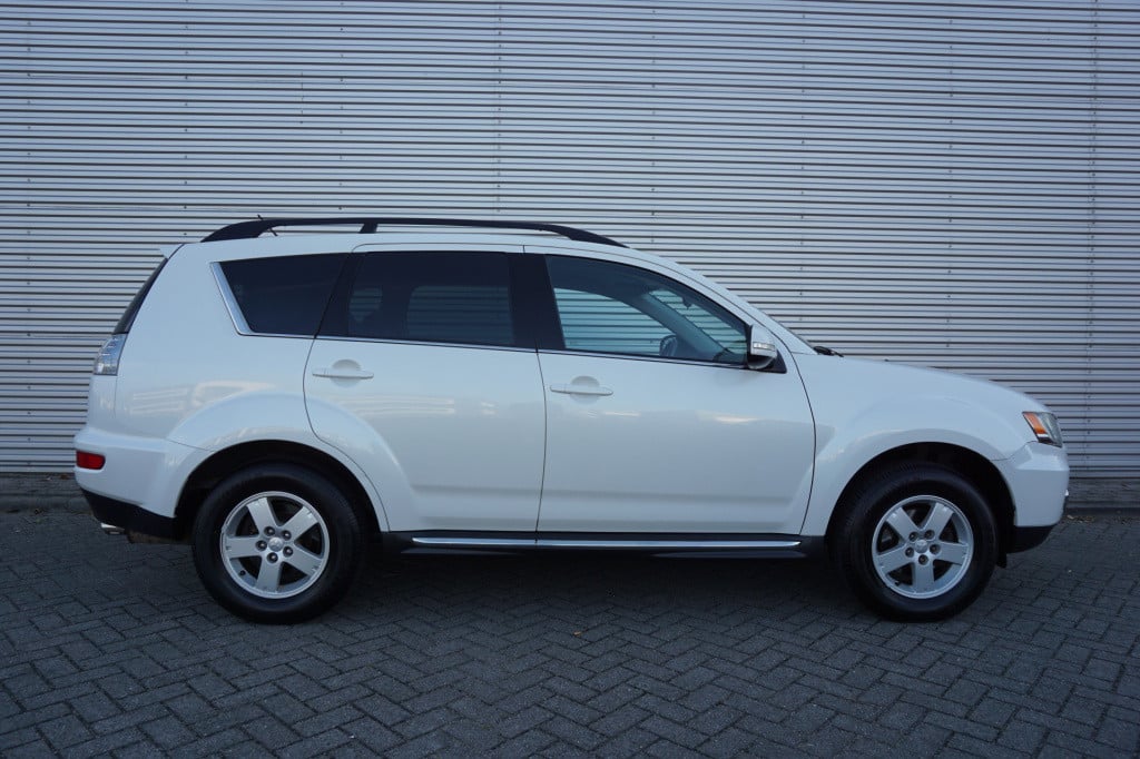 Mitsubishi Outlander 2.0 intro edition airco / navi / cruise / camera / lm 