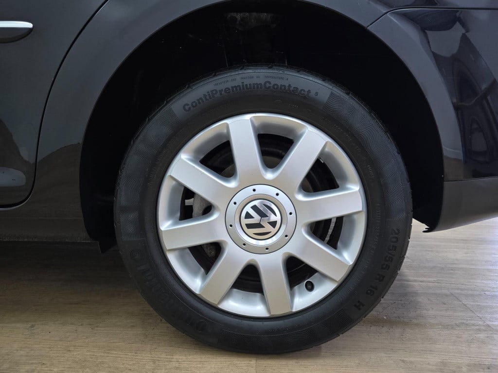 Volkswagen Touran occasion 1.4 tsi highline automaat en 7 zits(!) | tweedeh