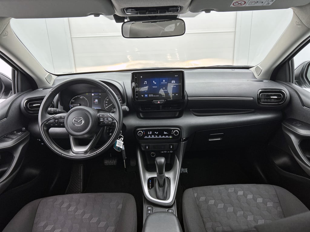 Mazda 2 Hybrid 1.5 centre-line