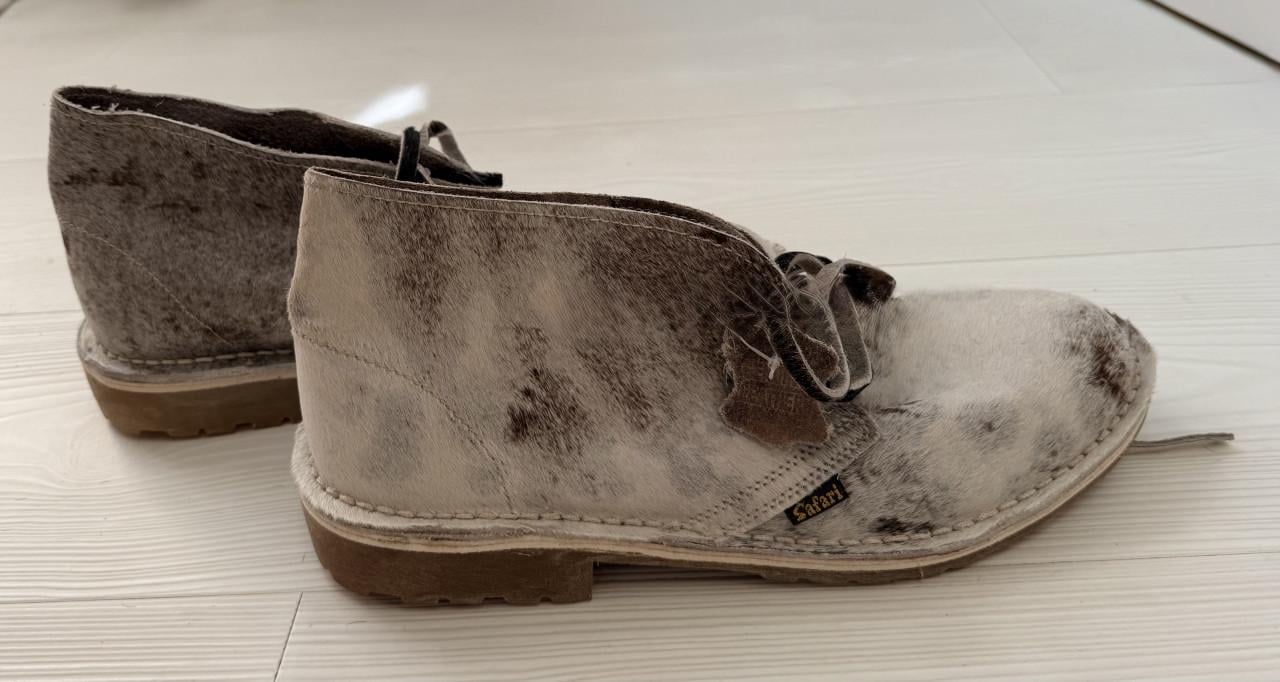 Nieuwe heren schoenen half hoog.