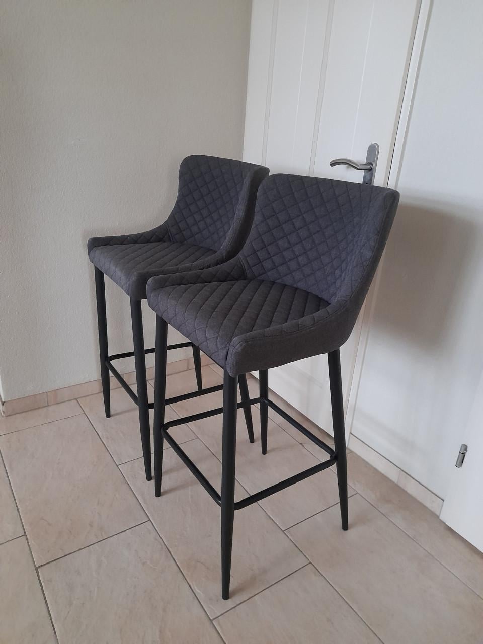 2 mooie barkrukken ( in goede nette staat )