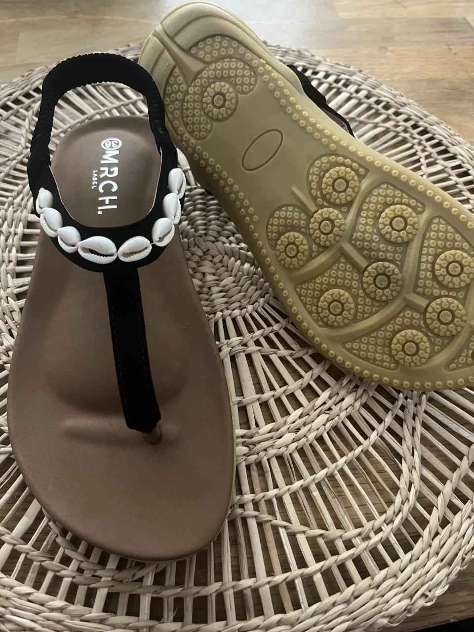 Partij nieuwe sandalen