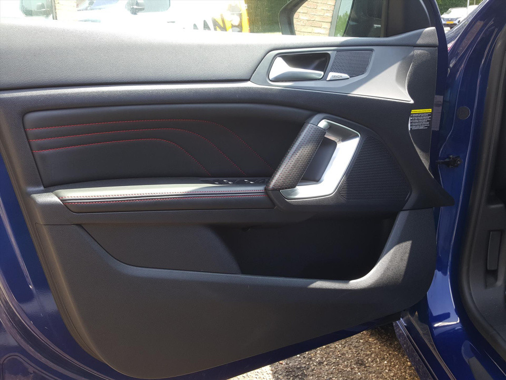 Peugeot 308 gt 1.6 turbo-205pk navigatie | full-led | alcantara | trekhaak 