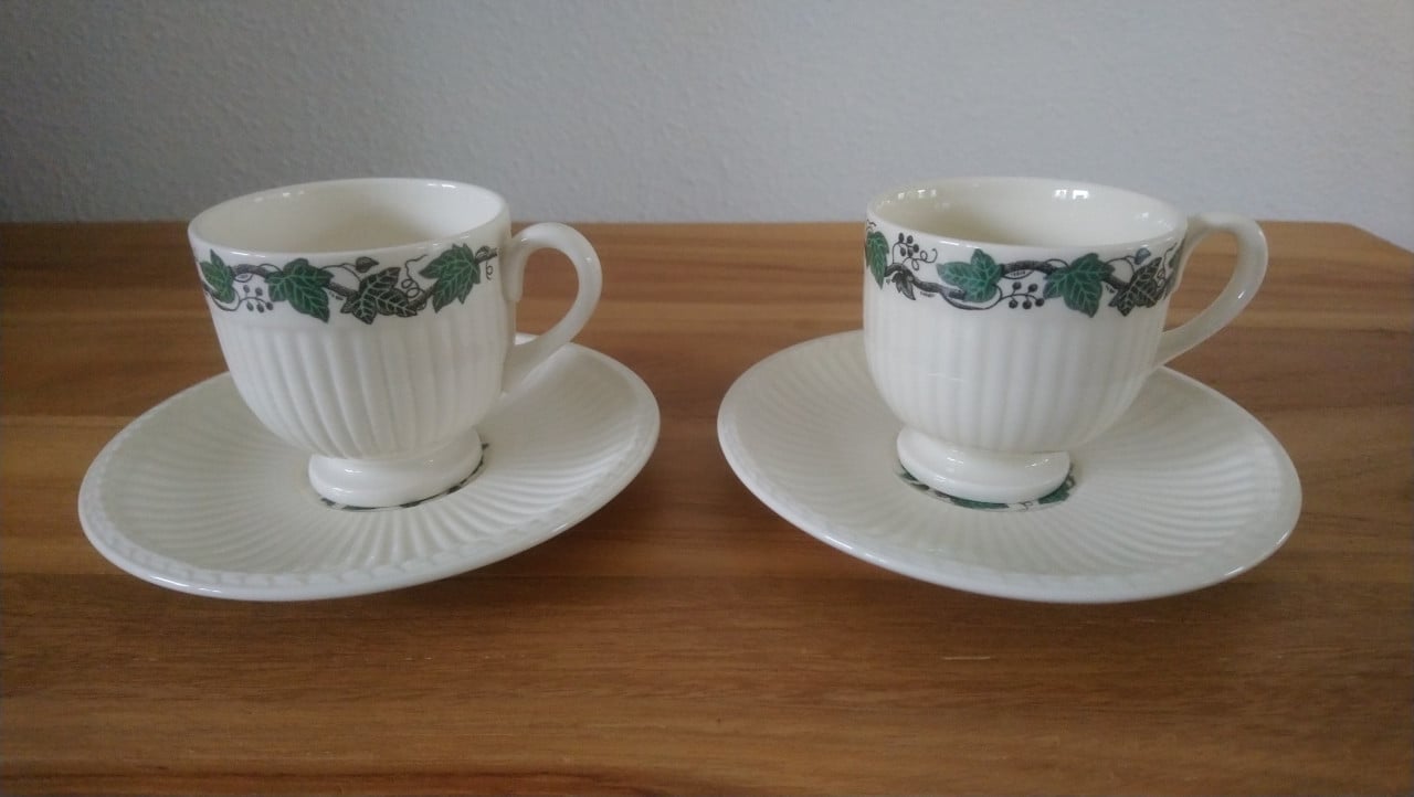 Set van 2 Wedgwood Stratford kop en schotels