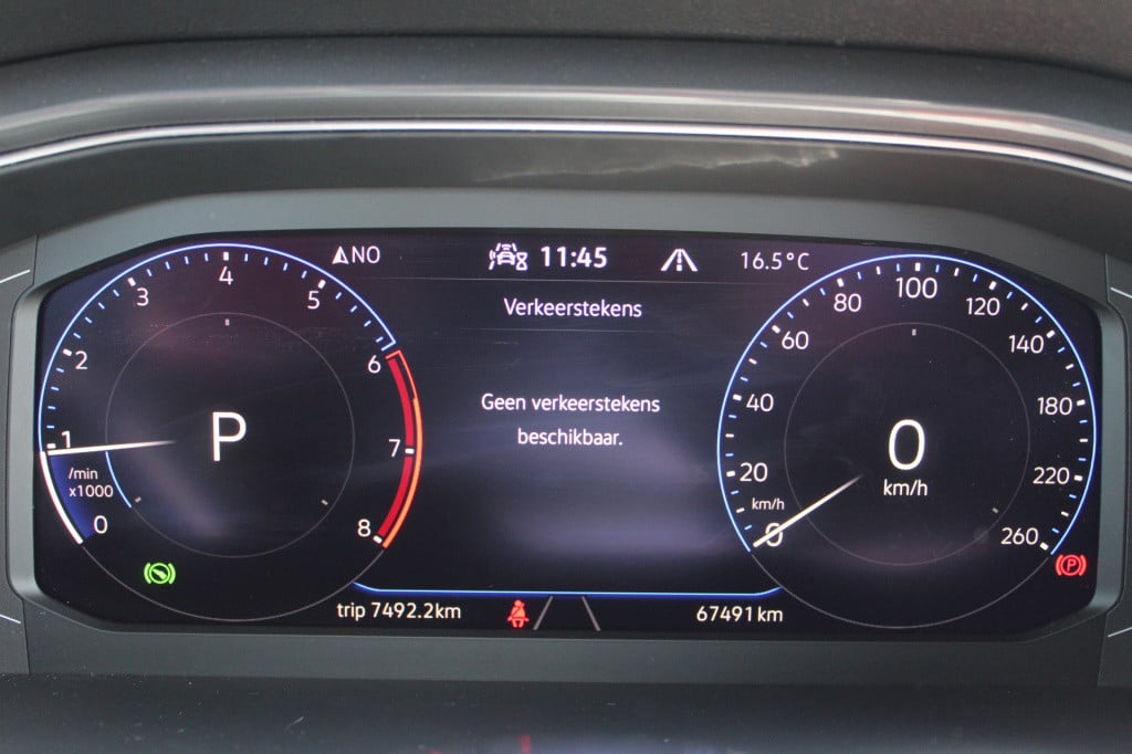 Volkswagen T-roc 1.5 tsi r-line | acc | navi | camera | dsg | trekhaak