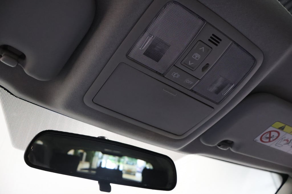 Toyota Auris 1.8 hybrid lease