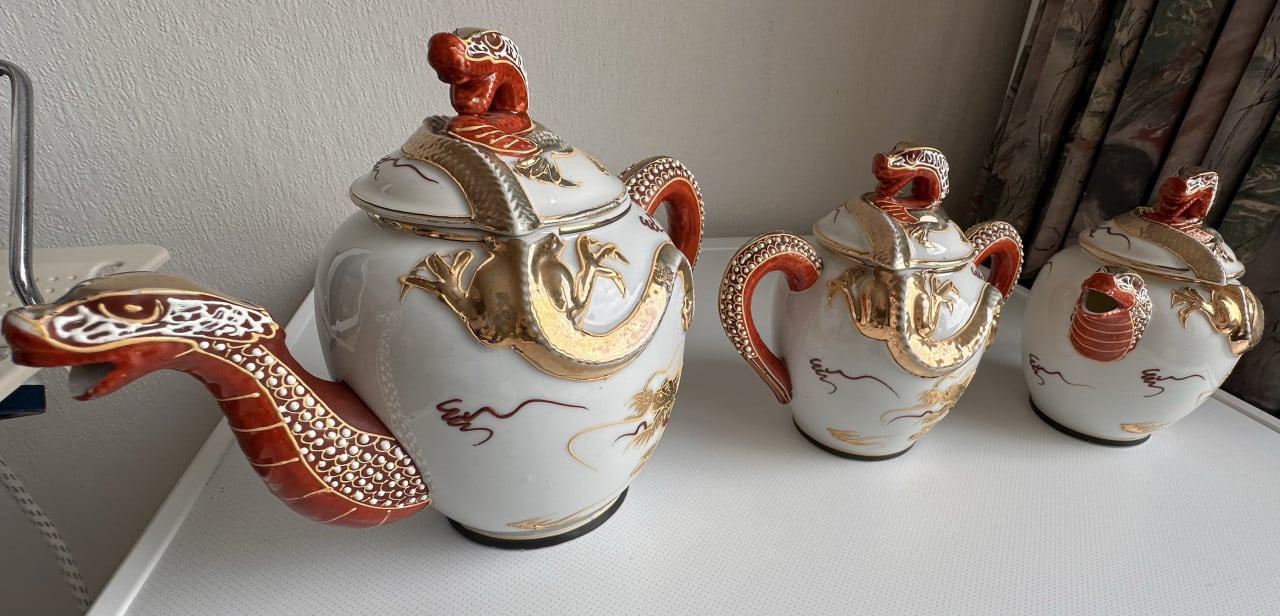 MOOI JAPANS SERVIES (NIET KOMPLEET )