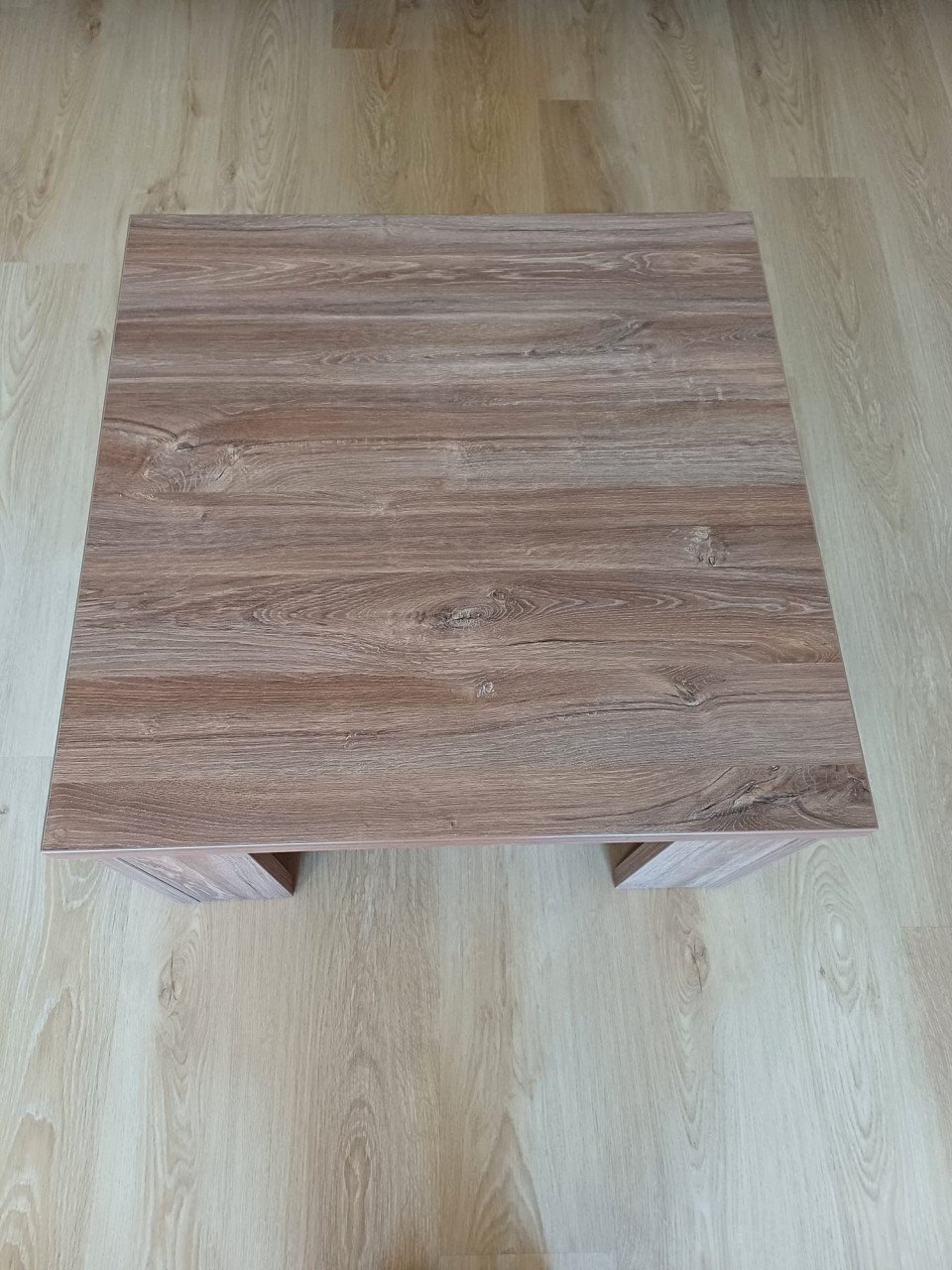 Leuke gave vierkante bijzet/ hoektafel