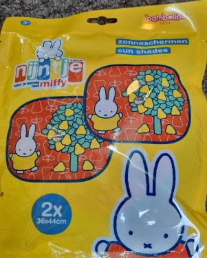 2X 'NIJNTJE'-ZONNESCHERM voor in de auto